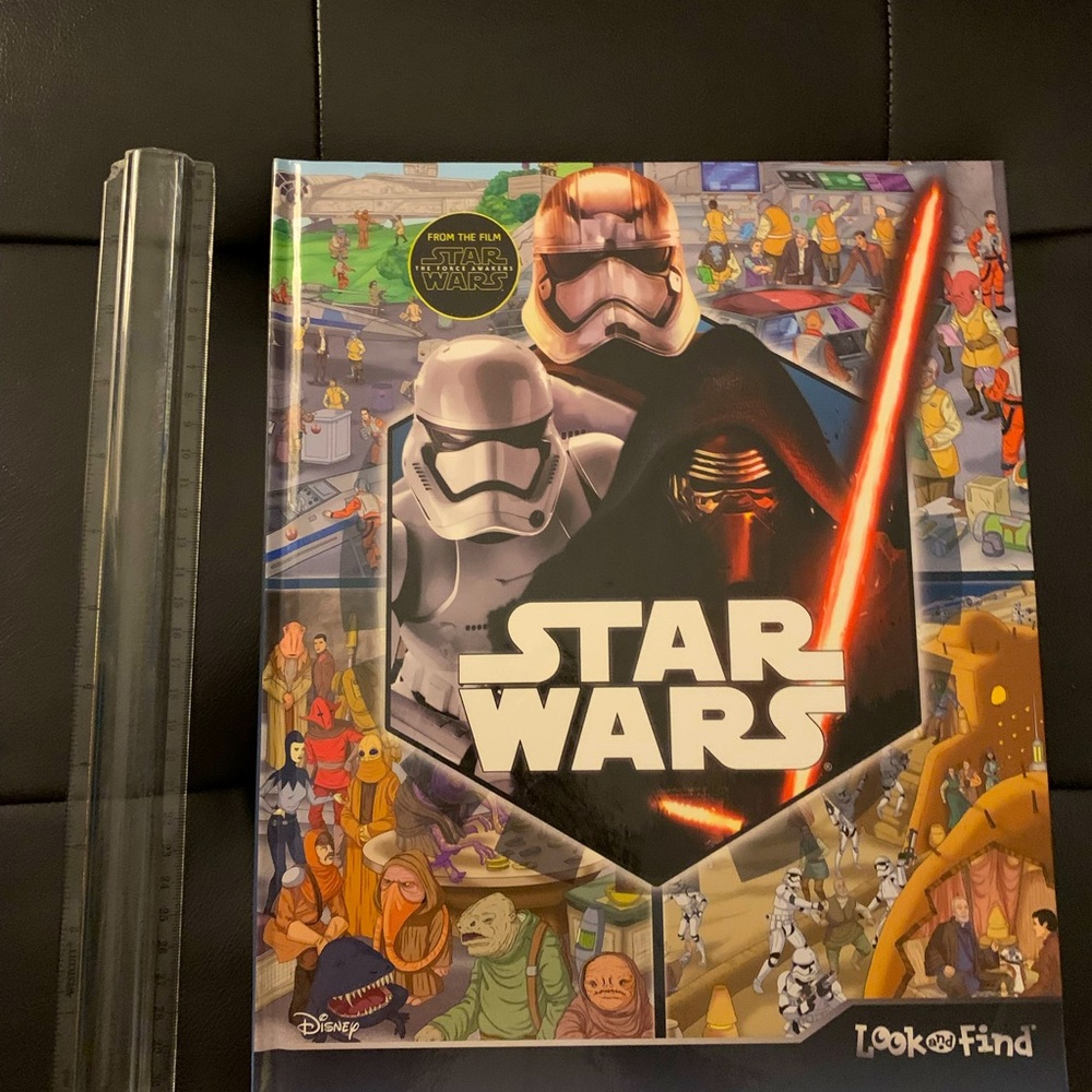 Star Wars Look and Find book. Like new!
